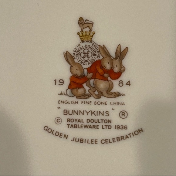 Vintage 1984 Bunnykins Royal Doulton toddler’s bowl and two handle mug set - Picture 10 of 12